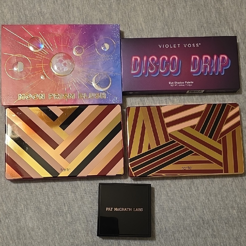 Makeup Bundle Eyeshadows / Blush